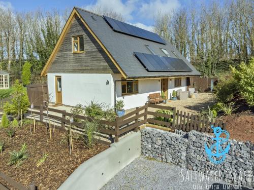 Boundary Cottage - Spacious Homely Cottage With Log Burner and Garden