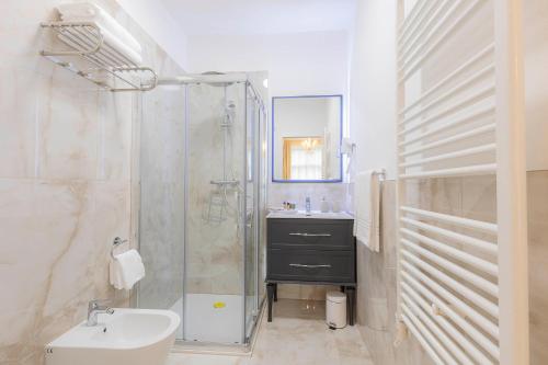 CRYS: Rooms, Holiday, Business 3