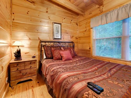 The Vinson 1 Bedroom Loft Game Room Hot Tub Theater Room Sleeps 4 - image 14