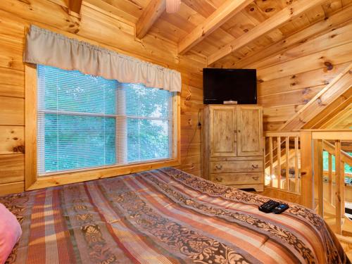 The Vinson 1 Bedroom Loft Game Room Hot Tub Theater Room Sleeps 4 - image 9