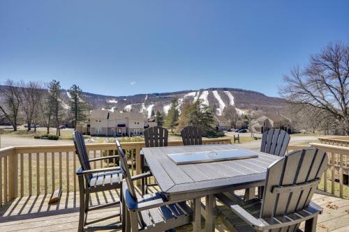 Charming Townhome - Walk to Greek Peak Mountain!