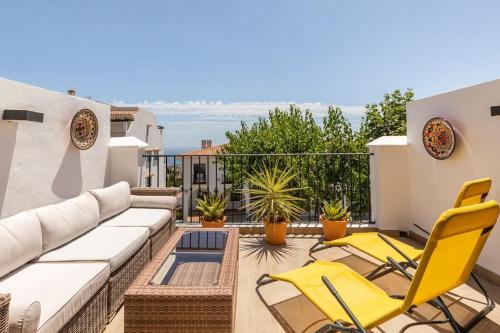 Duplex with sunny terrace located in Mijas Pueblo