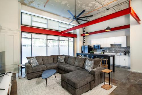 Historic Downtown Loft with Modern Flare, Knoxville