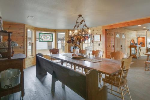 Jefferson Home with Mountain Views and Horse Pastures in Sally Barber