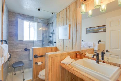 Jefferson Home with Mountain Views and Horse Pastures in Sally Barber