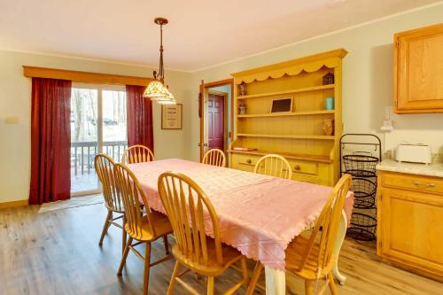 Spacious Pocono Lake House Near Skiing and Swimming! in Pocono Lake, USA
