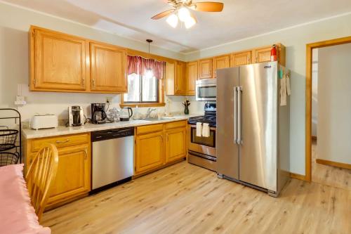 Spacious Pocono Lake House Near Skiing and Swimming! in Pocono Lake, USA