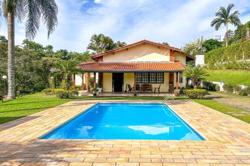 Casa de campo c piscina e natureza em Mairinque SP