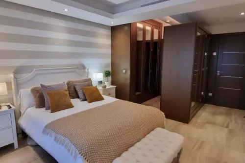 Apartamento lujo en primera línea de playa en Bahía de la Plata, Estepona photo 2