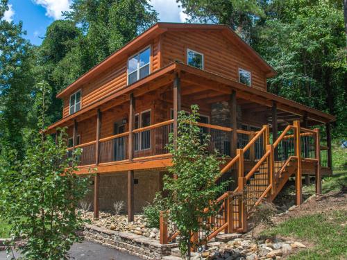 Woodland Escape 3 Bedrooms Hot Tub Pool Access WiFi Sleeps 9 - image 2