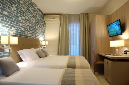 Hotel Monaco - image 10