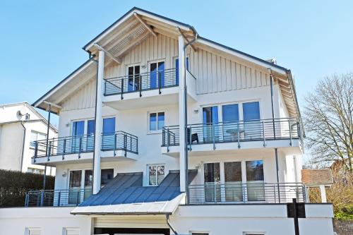 Appartementhaus mit Balkon im Ostseebad Göhren HS