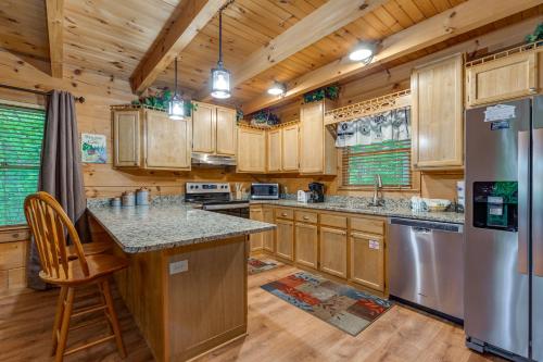 Above Ole Smoky’s Clouds, 1 Bedroom, Hot Tub, WiFI, Pets, Sleeps 4 in Gatlinburg, USA