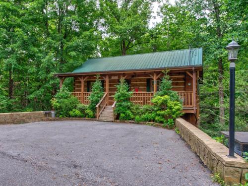 Life's Escape 2 Bedrooms WiFi Fireplace Arcade Jetted Tub Sleeps 6 - image 13