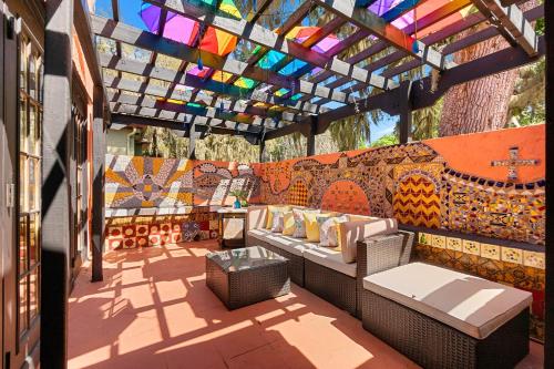 The Gaudi House- Pool Minutes to DNTN and Beach in St. Augustine, USA