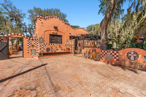 The Gaudi House- Pool Minutes to DNTN and Beach in St. Augustine, USA