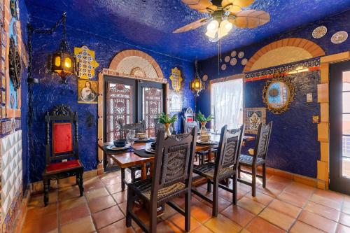 The Gaudi House- Pool Minutes to DNTN and Beach in St. Augustine, USA