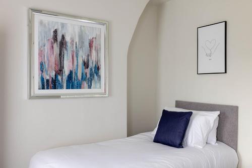 Toft House - Air Host & Stay - Free Parking - Contractor Friendly, Liverpool (photo 9)