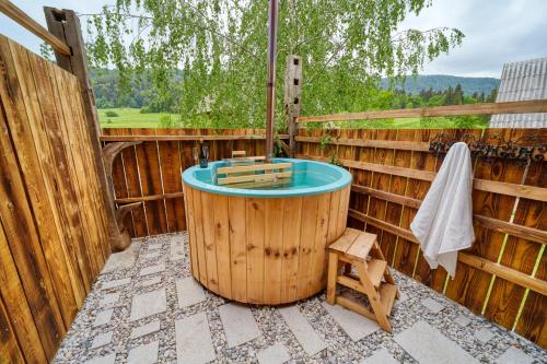 Pezsgőfürdő, Hiša Zdravega Oddiha (Hisa Zdravega Oddiha) in Grahovo