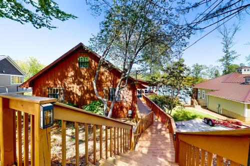 The Lake House in Jacksboro, USA
