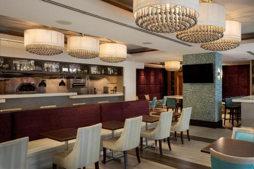 Restaurant, Residence Inn Fort Lauderdale Intracoastal/Il Lugano near McDonald's 4032 North Ocean Boulevard