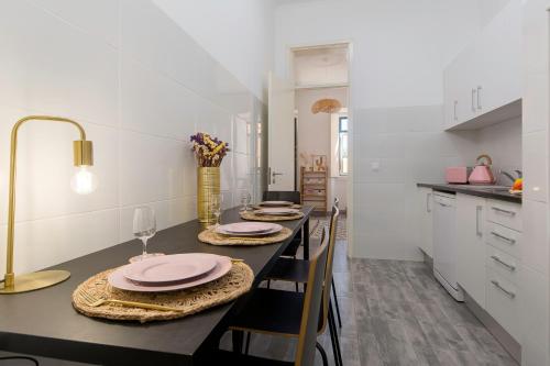 Konyha, Cozy Apartment with Patio near Carcavelos Beach in Parede