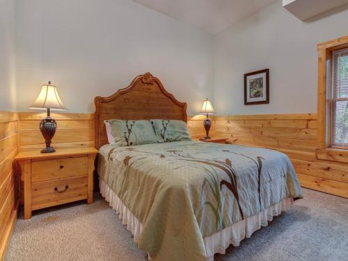 Mountain Flower 4 Bedrooms Hot Tub Pool Sleeps 12 - main image