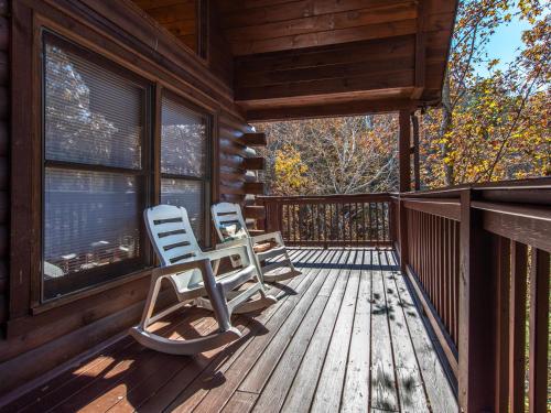 Mountain Flower 4 Bedrooms Hot Tub Pool Sleeps 12 - image 11