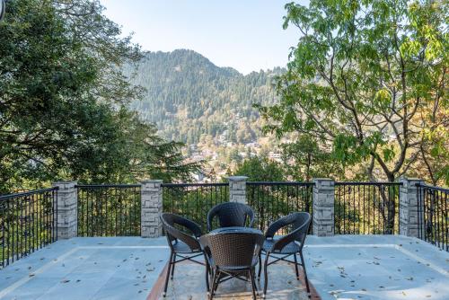 Lavender, Boutique family room near Naini Lake by Roamhome