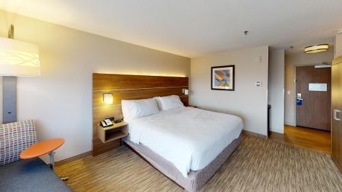 1 king bed, 1 sofa bed