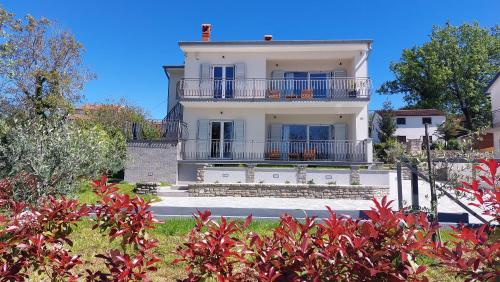 Villa Amoena with Pool and Sauna - Accommodation - Brtonigla