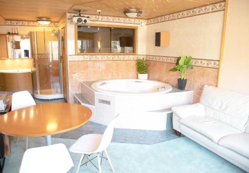 HH Huoneistot Suite in ฟอสซา