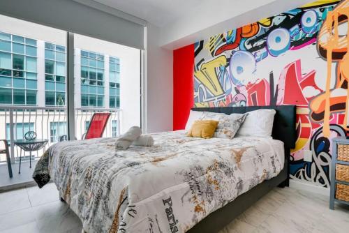 Graffiti Art Style Studio w Pool Hot Tub and Gym in Miami, USA