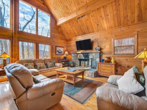 Mountain Treasure, 2 BR, Pool Access, Hot Tub, Sleeps 6