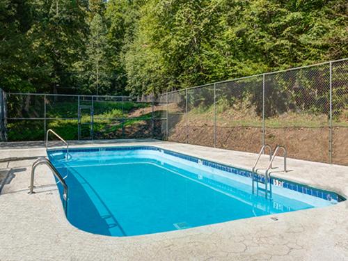 Mountain Treasure, 2 BR, Pool Access, Hot Tub, Sleeps 6