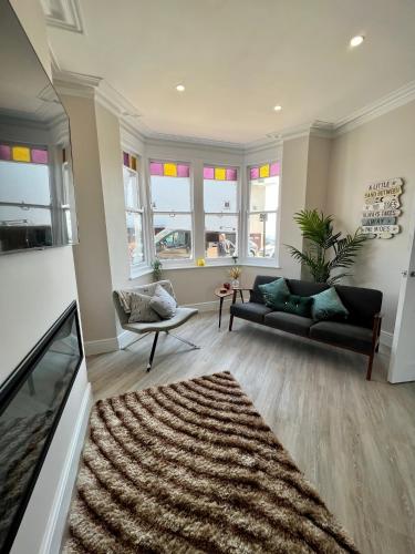 Cliffs Pavilion 2 Bedroom Apartment - Southend-on-Sea