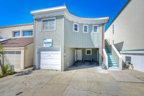 Pacific Haus - 8BR Oceanfront Getaway - Private Beach - Fire Pit - Beach Gear in Oceanside, USA