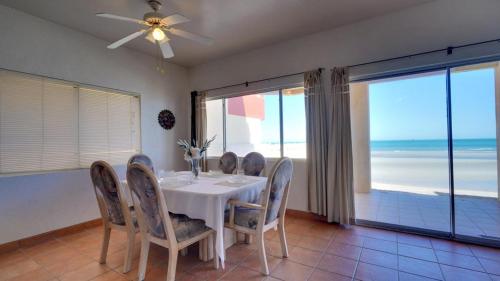 Villa de las palmas San Felipe Condo with 2 bedrooms, Wifi, Streaming TV