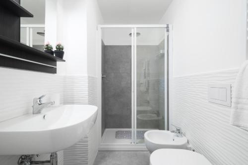 Double or Twin Room with Extra Bed image 1