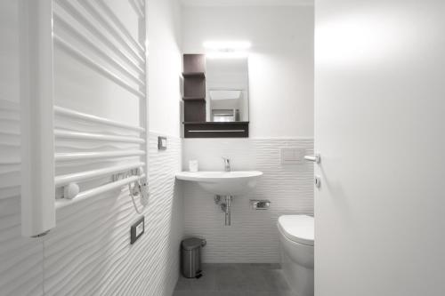 Double Room with Private External Bathroom image 1