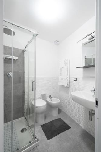 Double or Twin Room with Private Bathroom image 2