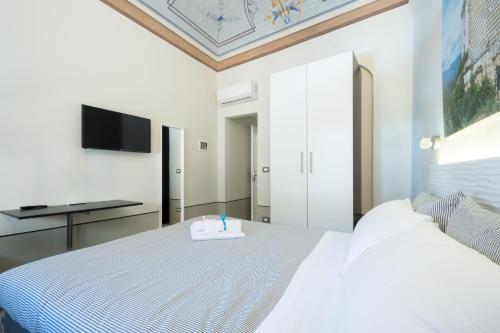 Double or Twin Room with Private Bathroom image 4