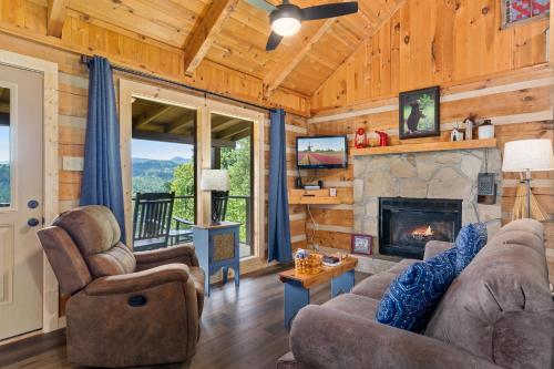 Nestled Inn, 1 Bedroom, Secluded, WiFi, Jetted Tub, Sleeps 2 in Gatlinburg, USA