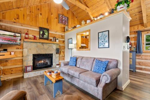 Nestled Inn 1 Bedroom Secluded WiFi Jetted Tub Sleeps 2 - image 11
