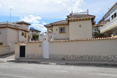  Lower Floor apartment with semi-private salt water pool in Orihuela