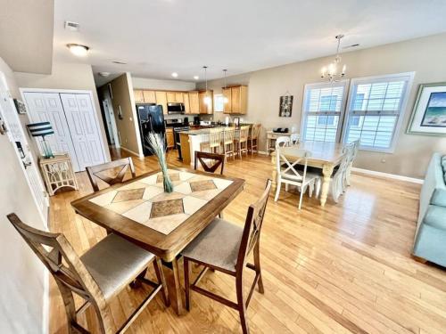 Beach Block 4 Bedroom with POOL in North Wildwood, USA