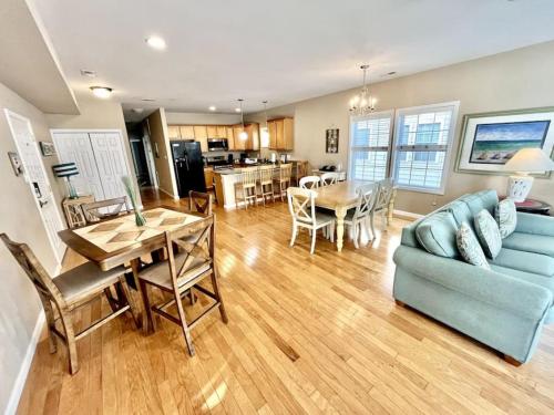 Beach Block 4 Bedroom with POOL in North Wildwood, USA
