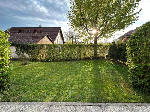 Фасада на хотела, Ferienwohnung am Bodensee in Тетнанг