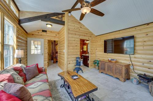 Cliffside Eureka Springs Cabin with Beaver Lake View in Eureka Springs, USA