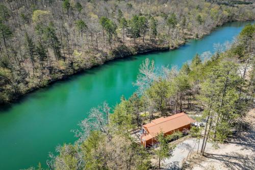 Cliffside Eureka Springs Cabin with Beaver Lake View